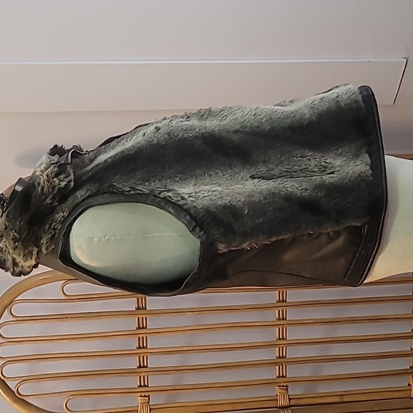 BIG CHILL black faux fur vest size large faux leather - Picture 7 of 14